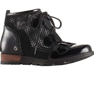 Sorel mesh combat boot